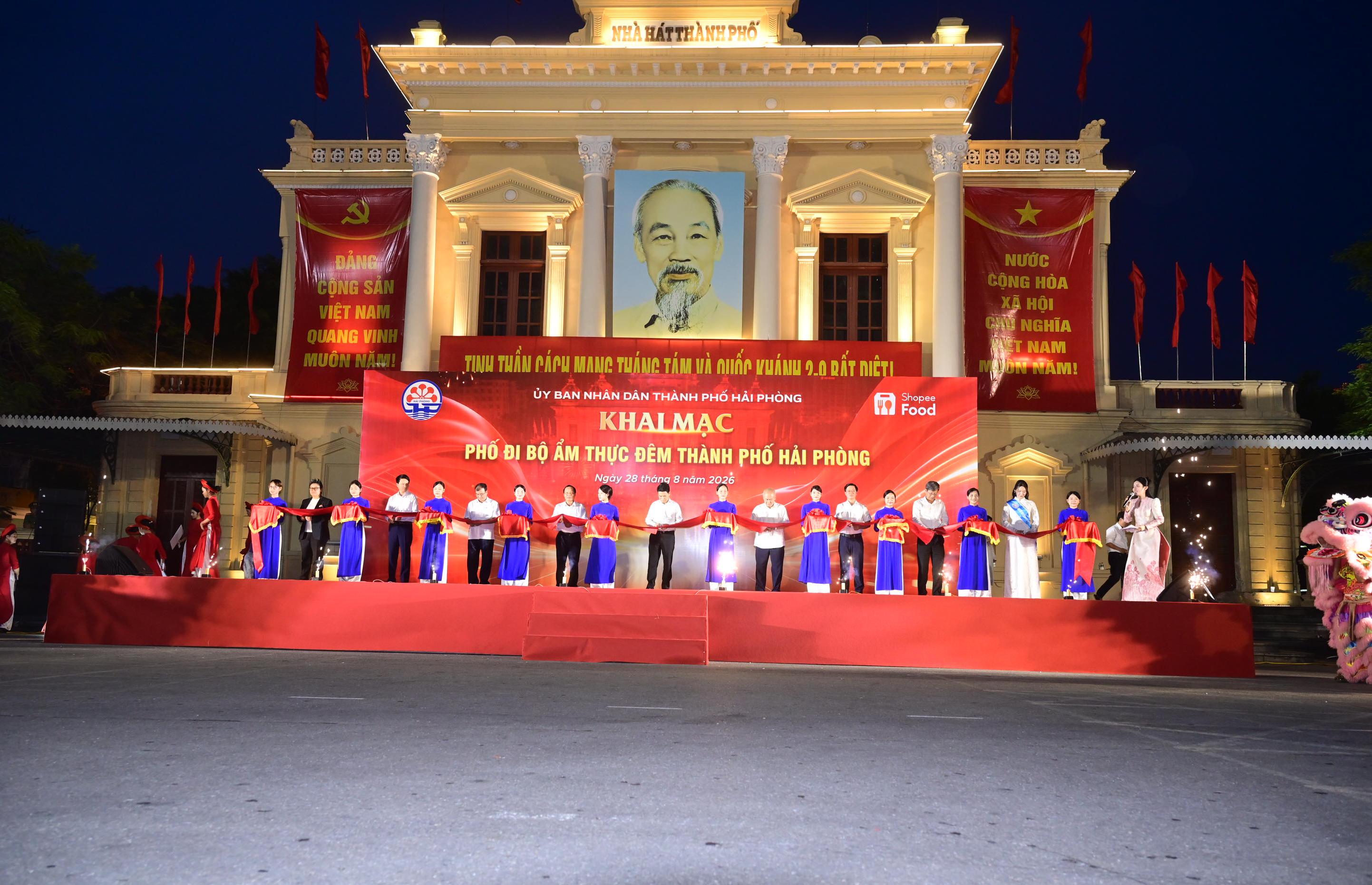 Khai trương Phố đi bộ Ẩm thực - không gian văn hóa, nghệ thuật và kinh tế đêm mới thành phố Cảng